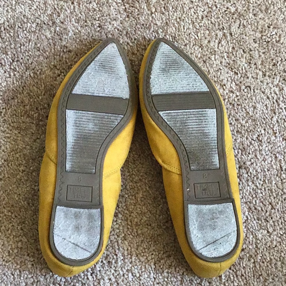 Yellow flats - Picture 2 of 4